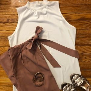 Liz Claiborne EUC Cream sleeveless blouse!